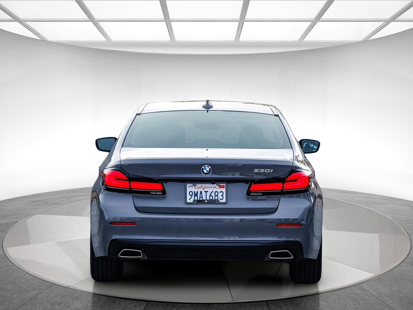 Used 2022 BMW 530i w/ Premium Package image 3