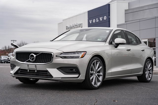 Used 2021 Volvo S60 T5 Momentum w/ Protection Package Premier image 4