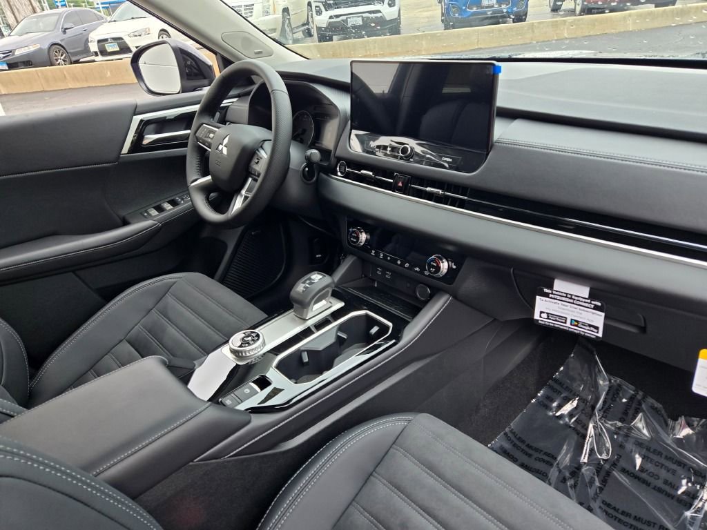 New 2025 Mitsubishi Outlander SE image 5