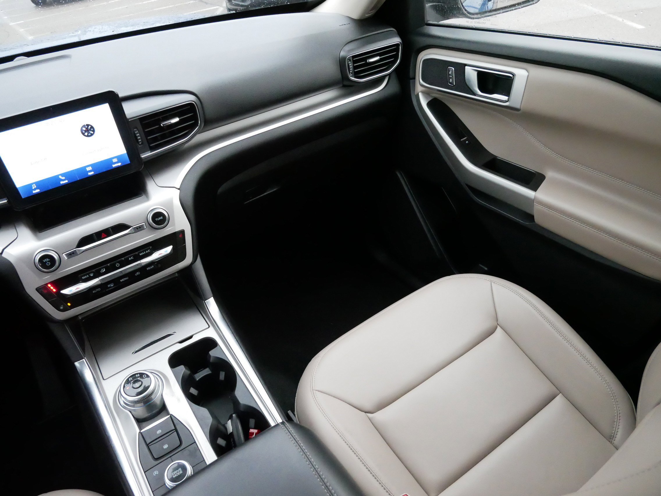 Used 2022 Ford Explorer XLT image 11