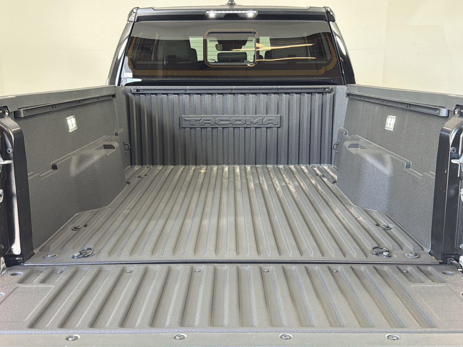Used 2025 Toyota Tacoma SR5 image 28