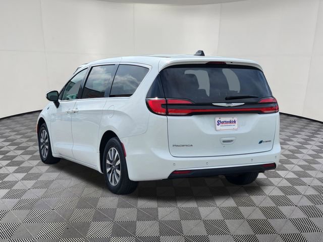 Used 2023 Chrysler Pacifica Touring-L image 3