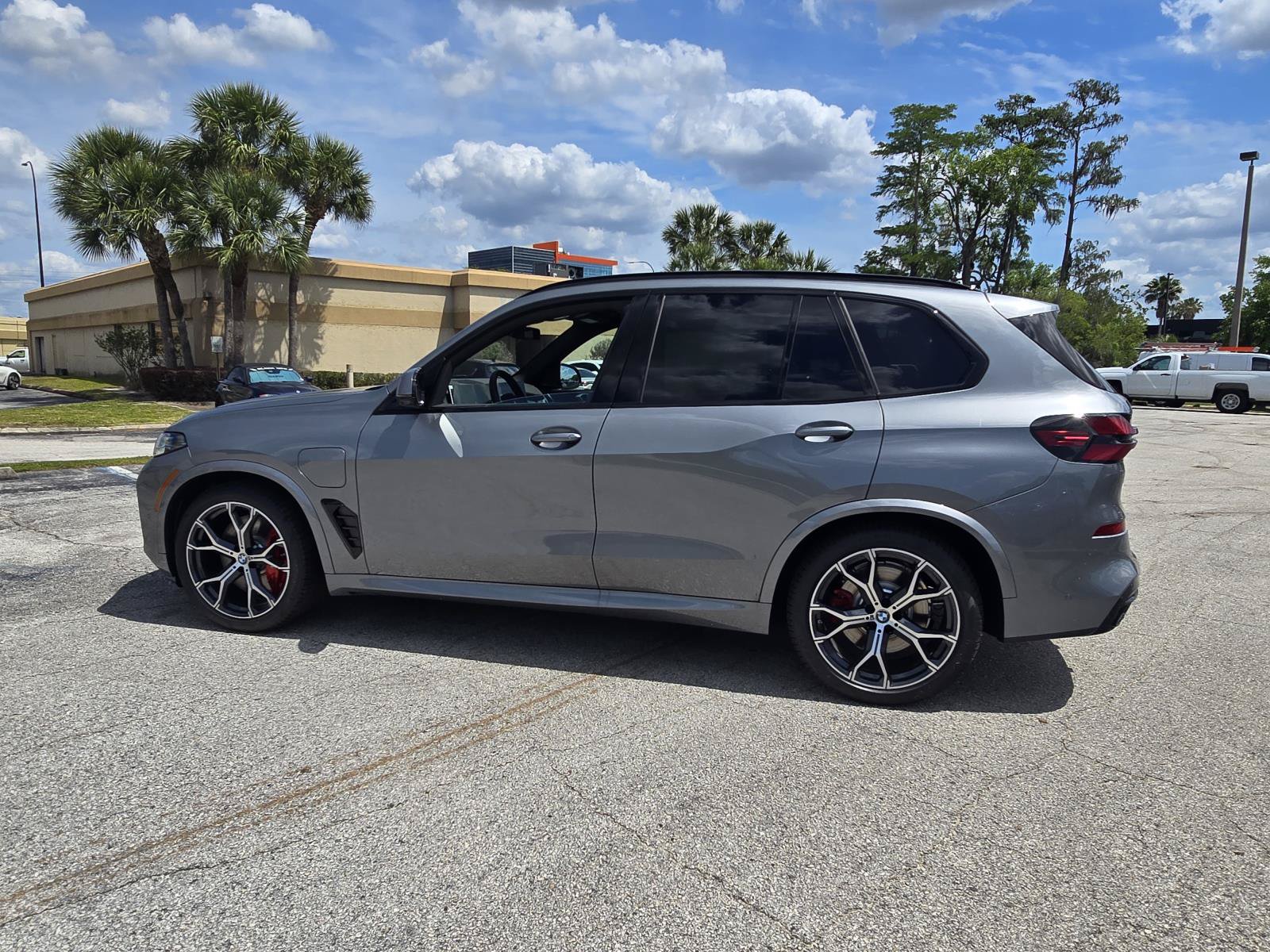 New 2026 BMW X5 xDrive50e w/ M Sport Package AWD/4WD image 6