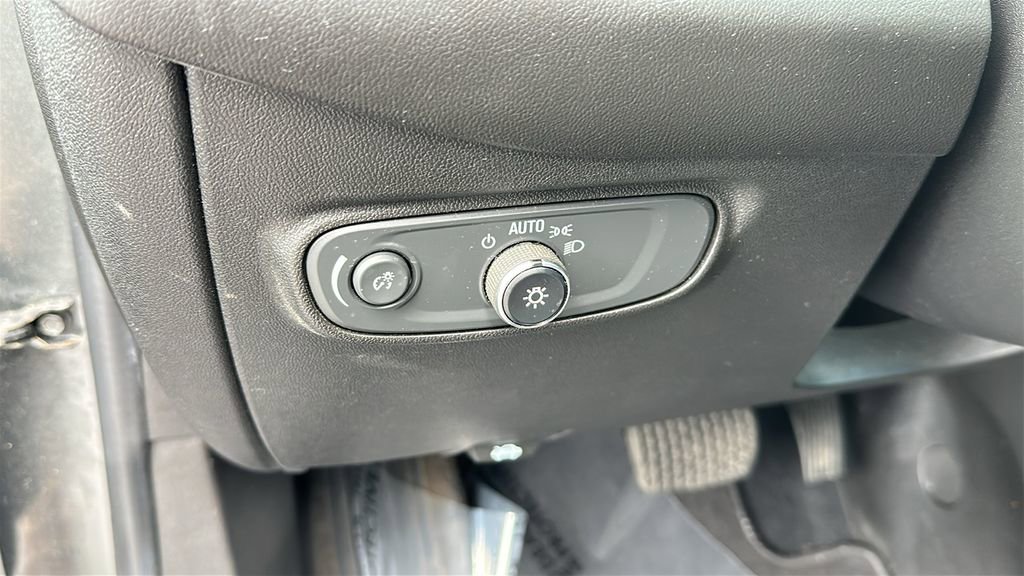 Used 2021 Chevrolet Equinox LT AWD/4WD image 14