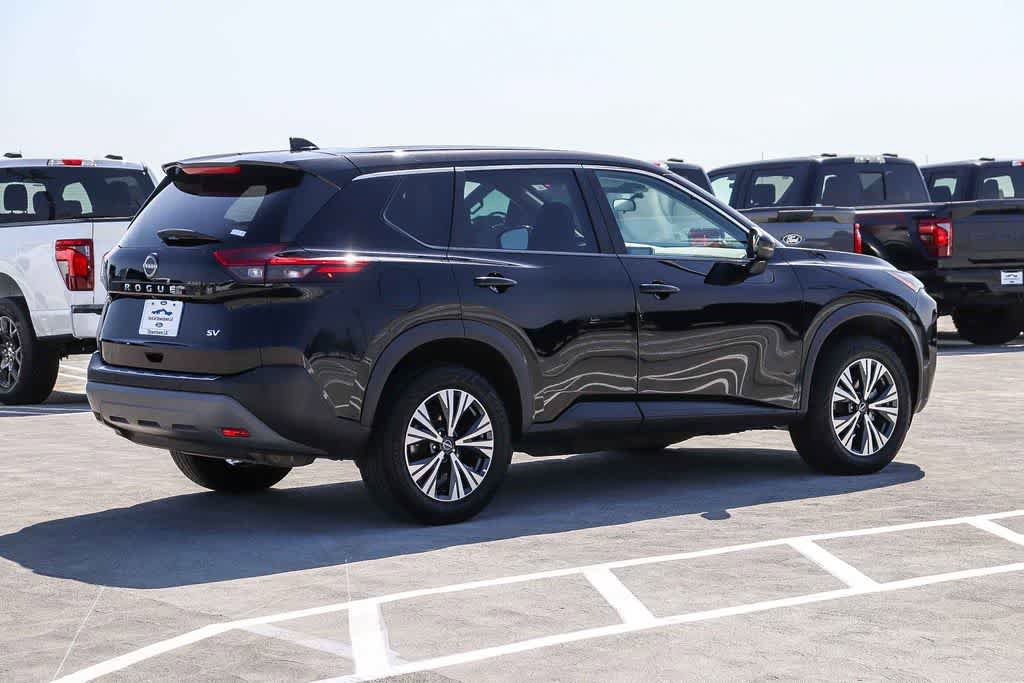Used 2022 Nissan Rogue SV FWD image 4