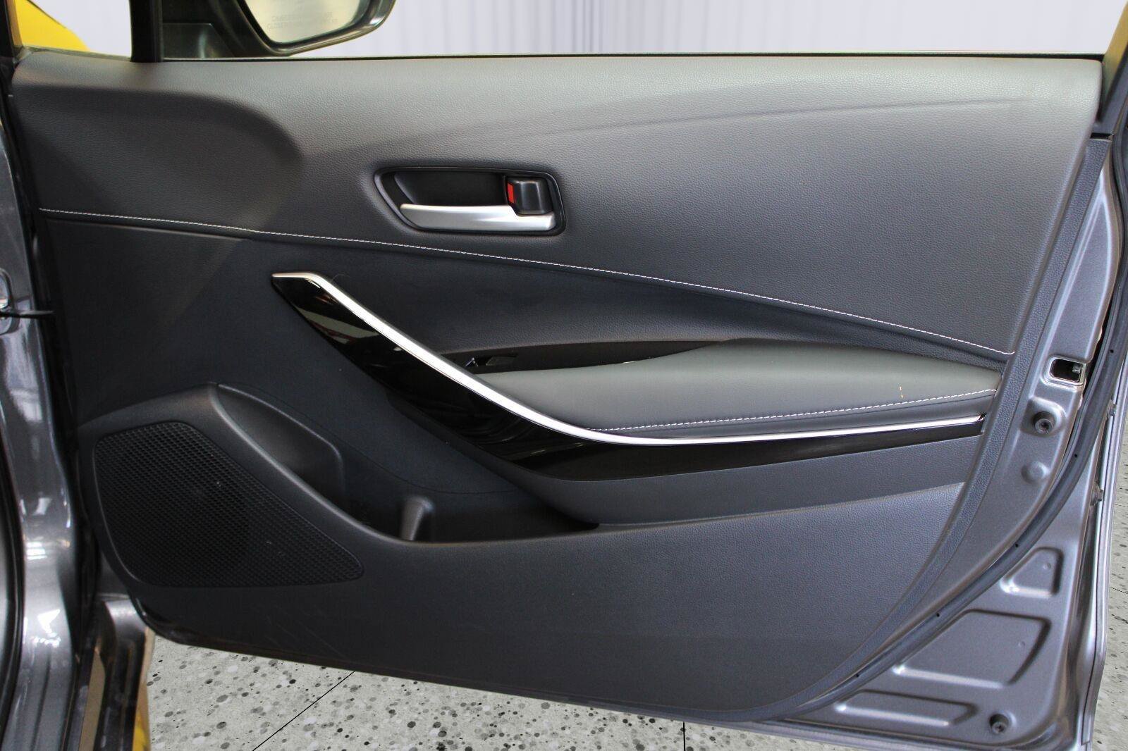Used 2021 Toyota Corolla XSE FWD image 39