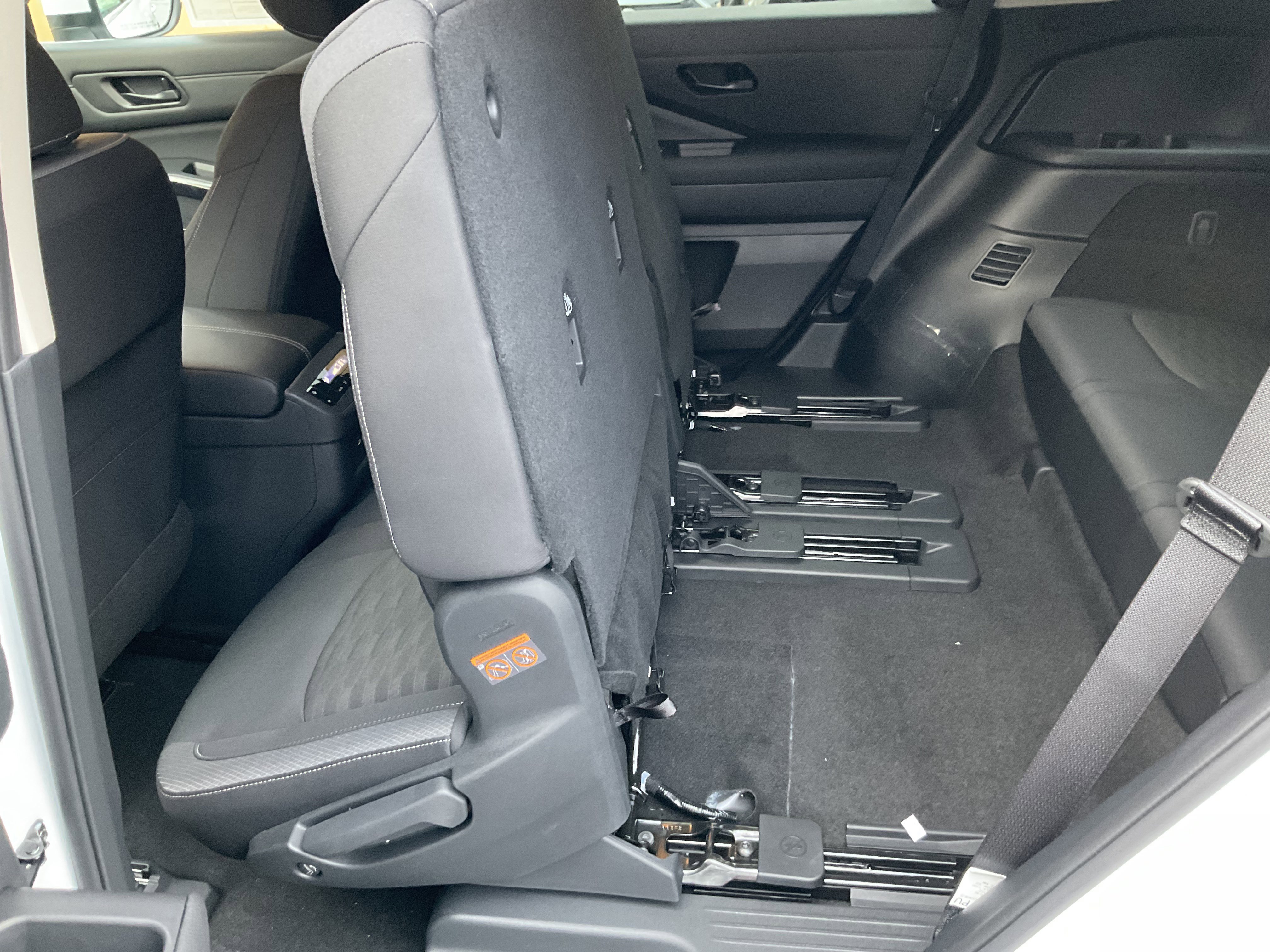 Used 2025 Nissan Pathfinder SV w/ Black Appearance Package image 39