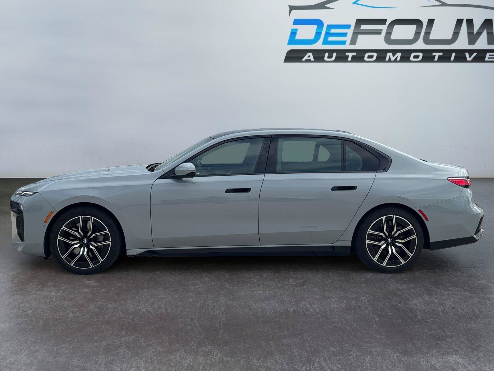 Used 2023 BMW 760i xDrive AWD/4WD image 6