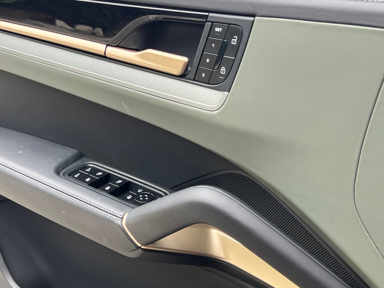 Certified 2024 Porsche Cayenne AWD/4WD image 30