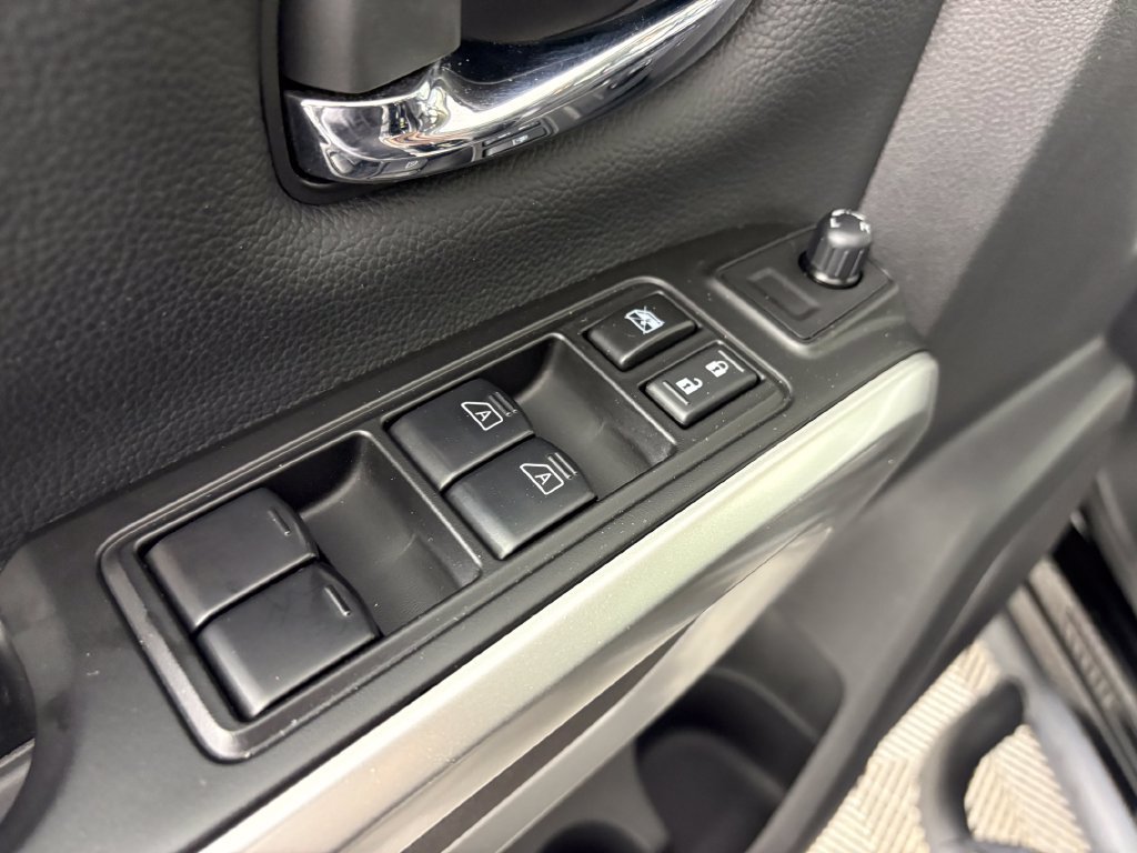 Used 2024 Nissan Titan SV w/ SV Convenience Package AWD/4WD image 12