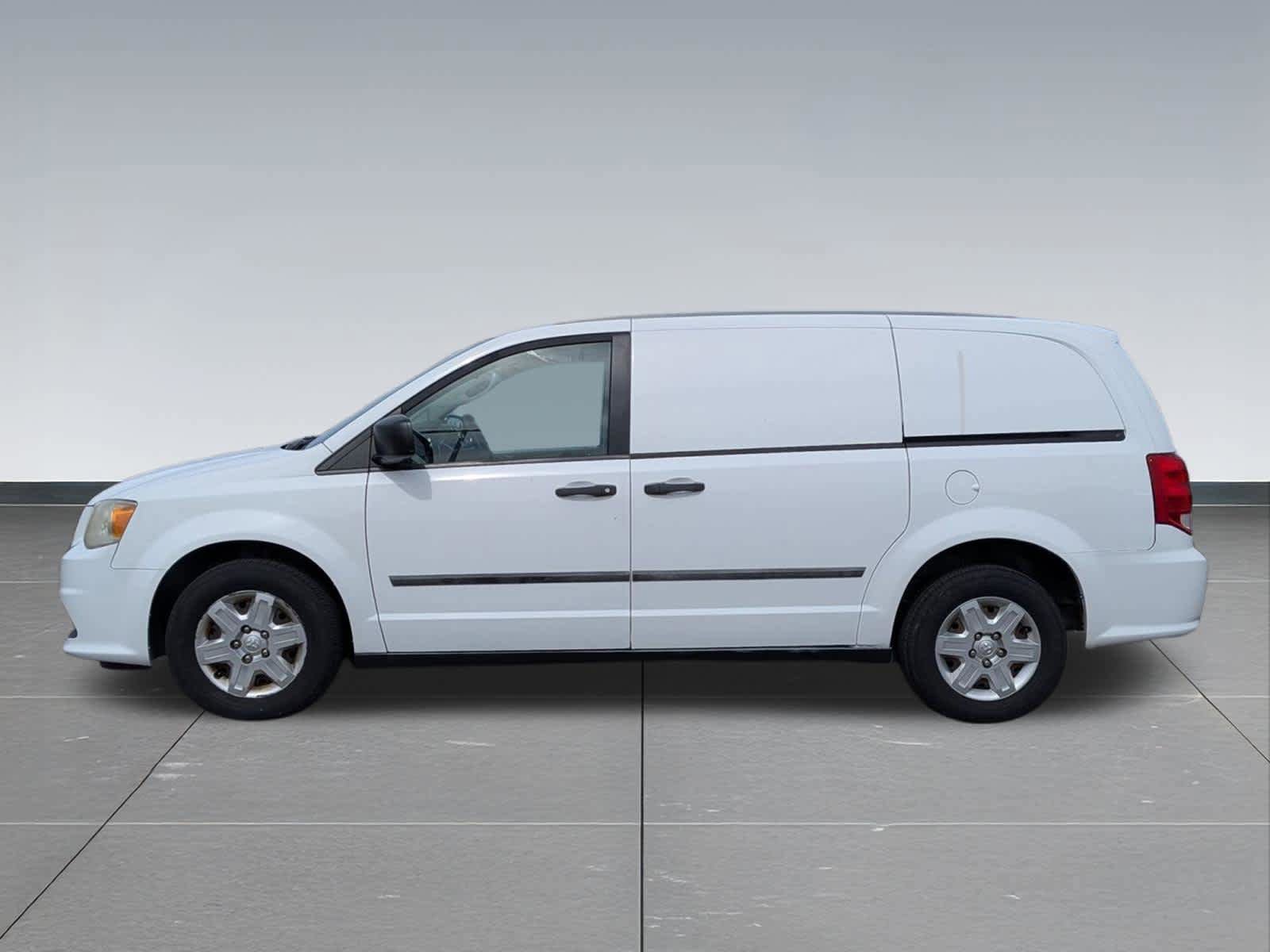 Used 2013 RAM C/V Tradesman FWD image 2