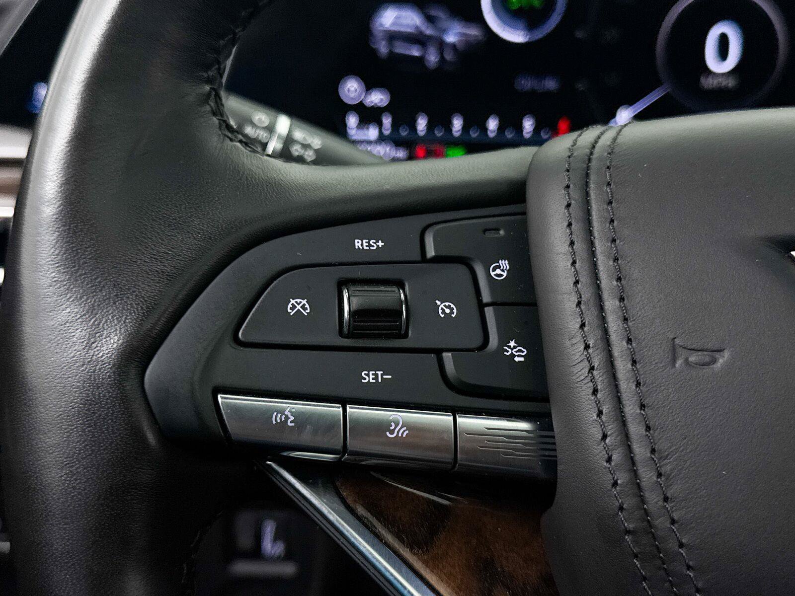Used 2022 Cadillac Escalade Sport Platinum w/ LPO, ONYX Package AWD/4WD image 40