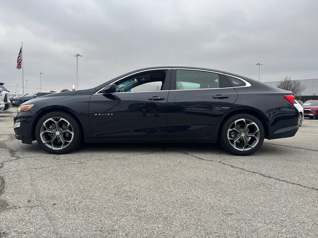 Used 2023 Chevrolet Malibu LT image 2