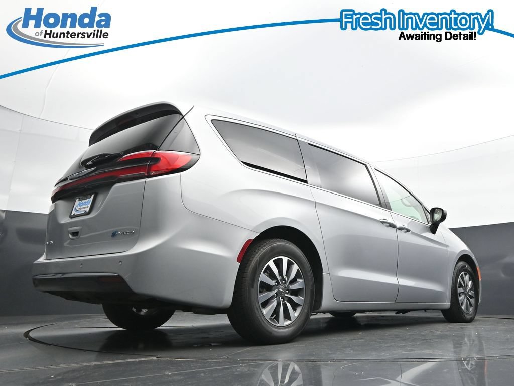 Used 2023 Chrysler Pacifica Touring-L FWD image 37