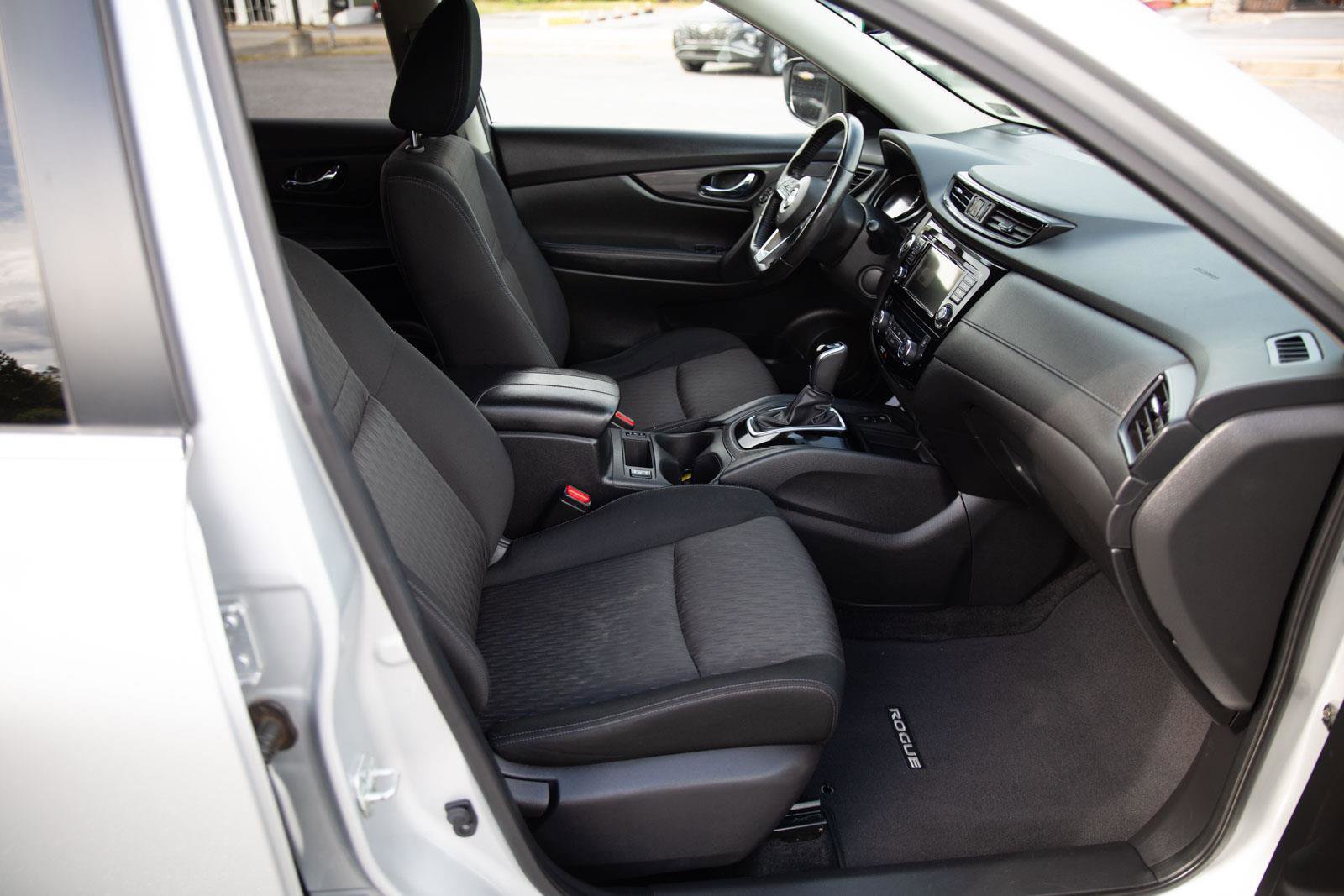 Used 2019 Nissan Rogue SV w/ Premium Package image 24