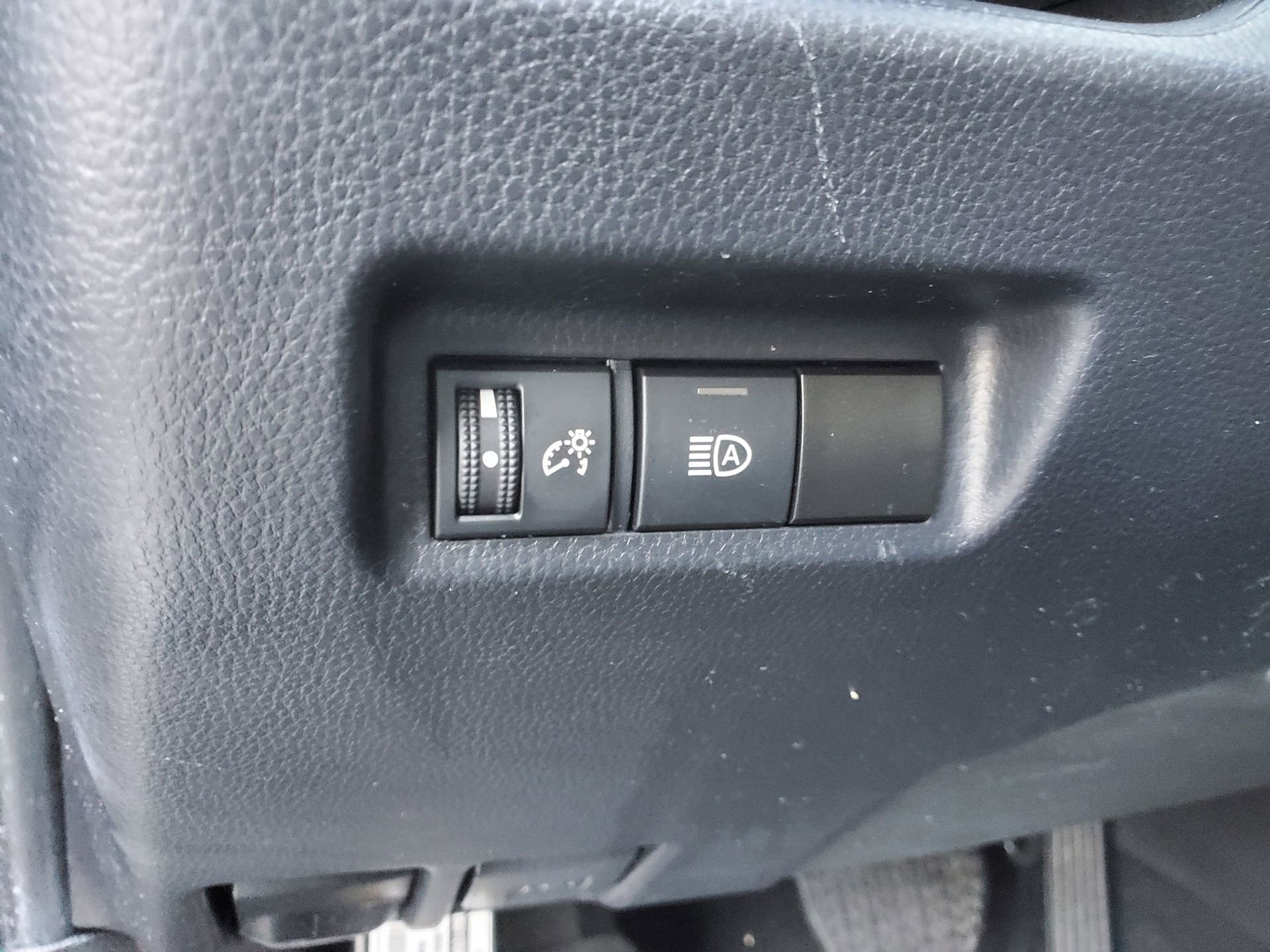 Used 2022 Toyota RAV4 XLE image 16