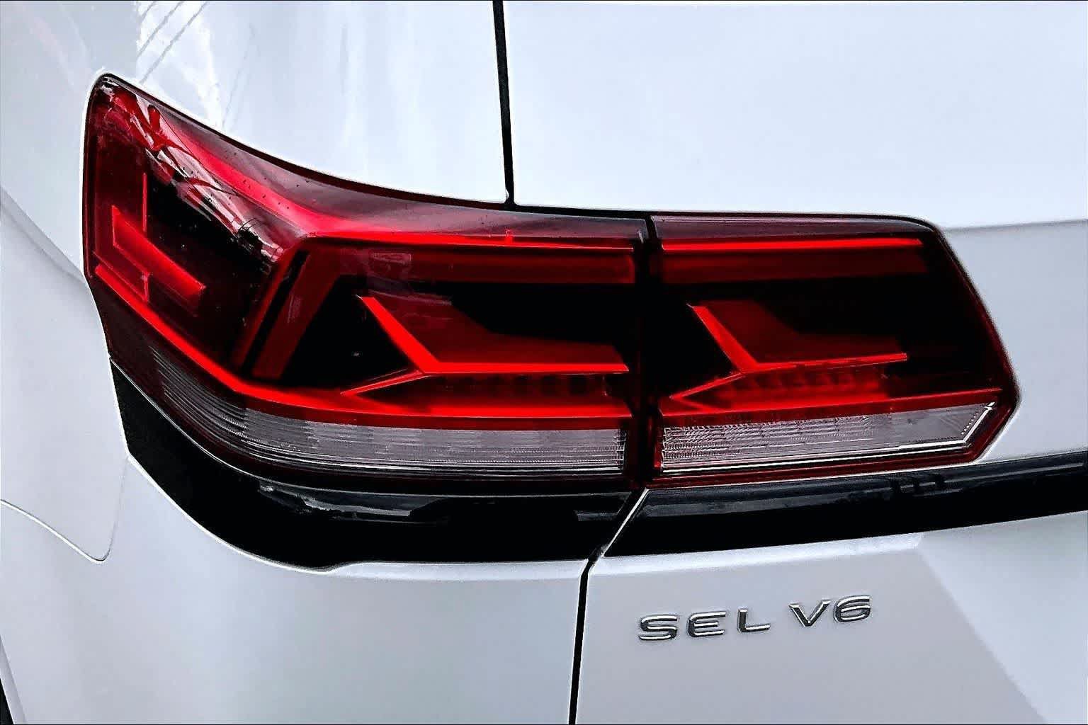Used 2023 Volkswagen Atlas SEL R-Line AWD/4WD image 31