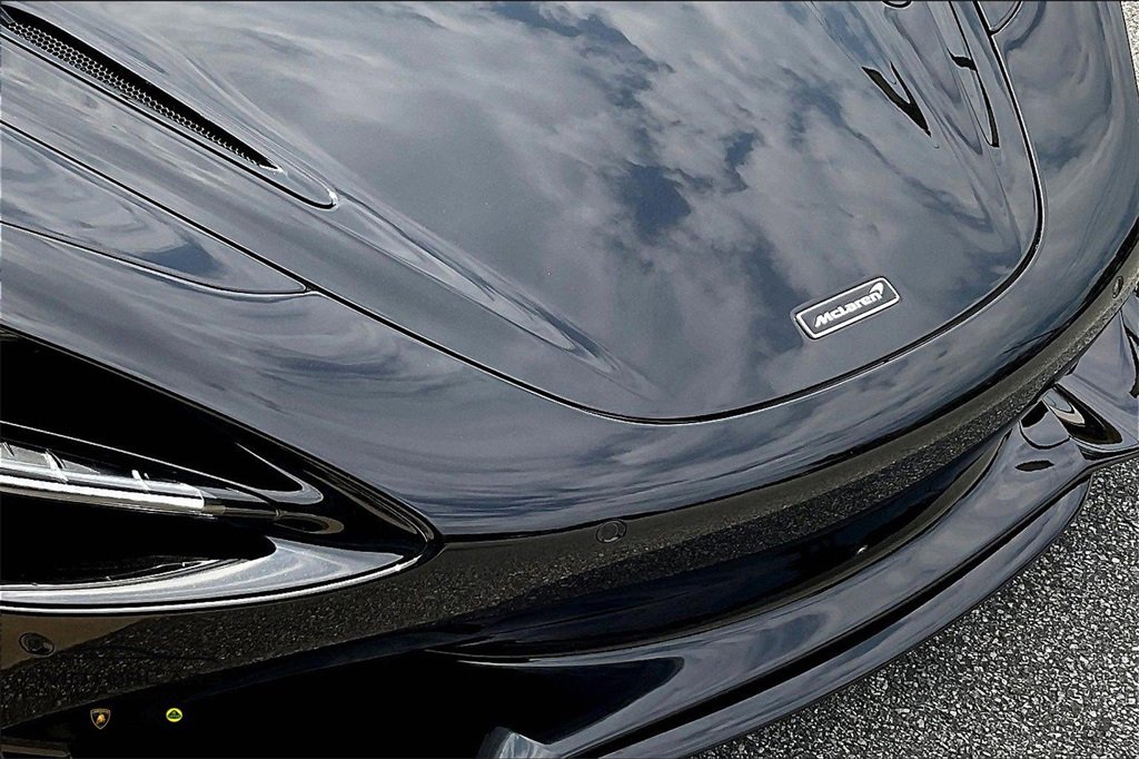 Used 2024 McLaren 750S Spider image 24