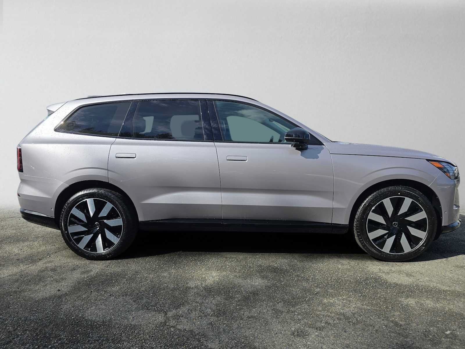 New 2026 Volvo EX90 Ultra AWD/4WD image 2