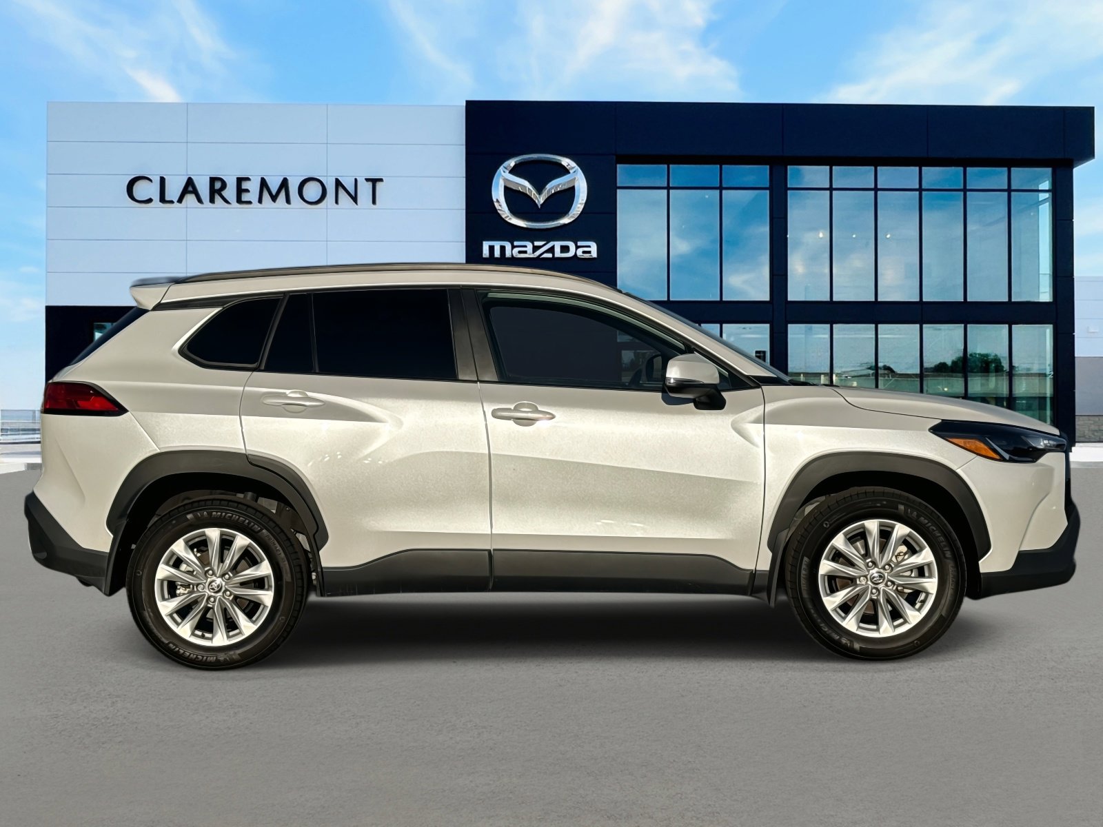 Used 2024 Toyota Corolla Cross LE image 4