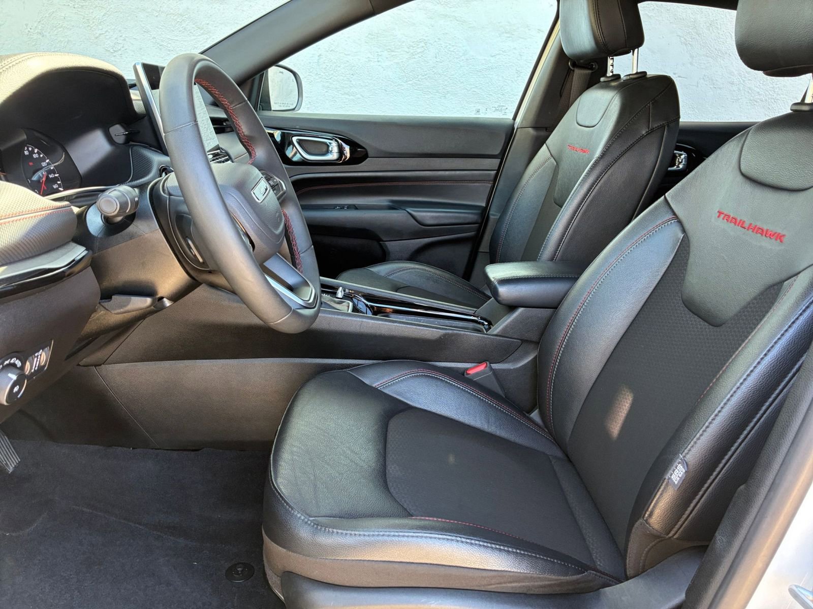Used 2025 Jeep Compass Trailhawk image 25