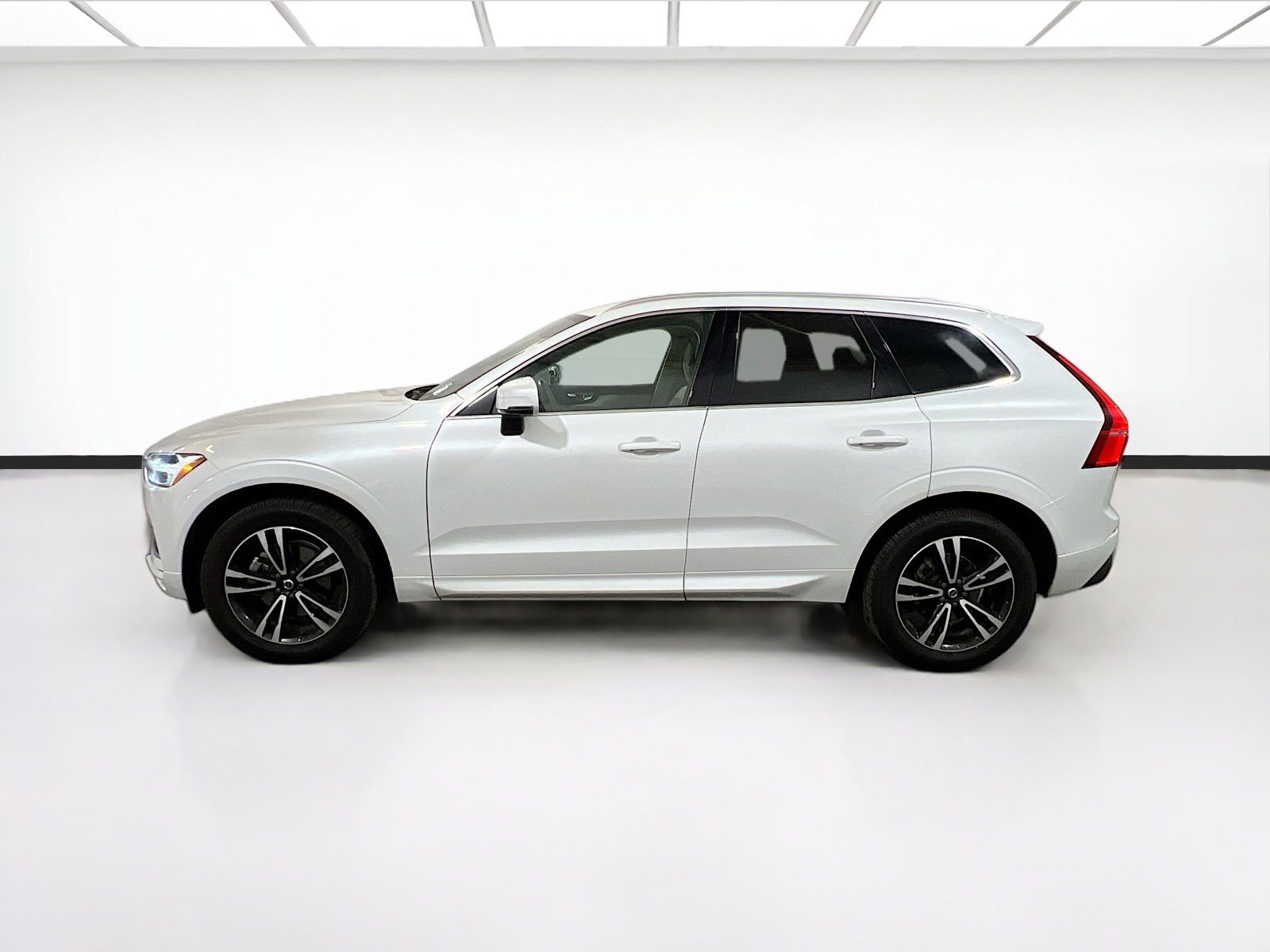 Used 2021 Volvo XC60 T5 Momentum w/ Protection Package Premier image 23