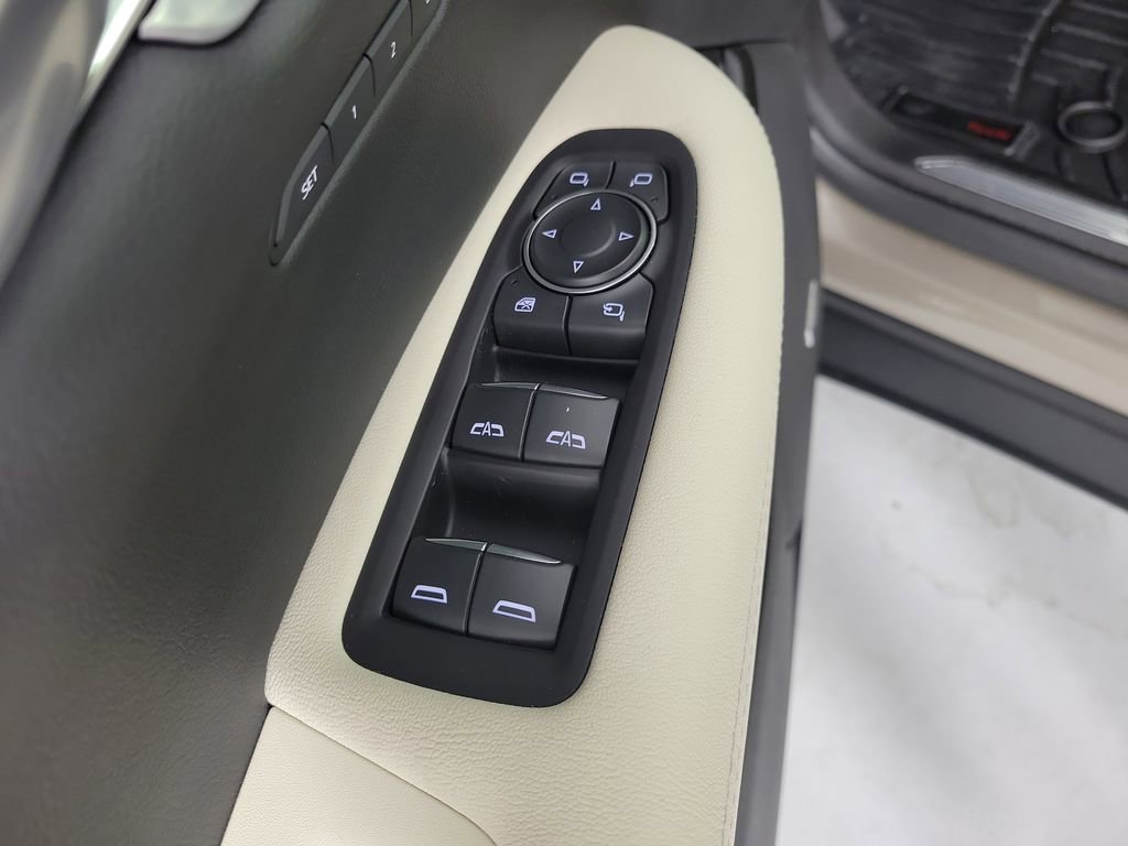 Certified 2023 Cadillac XT5 Sportv w/ Technology Package image 21