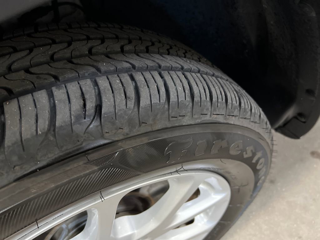 Used 2017 Jeep Cherokee Latitude w/ Safety/Convenience Group FWD image 30