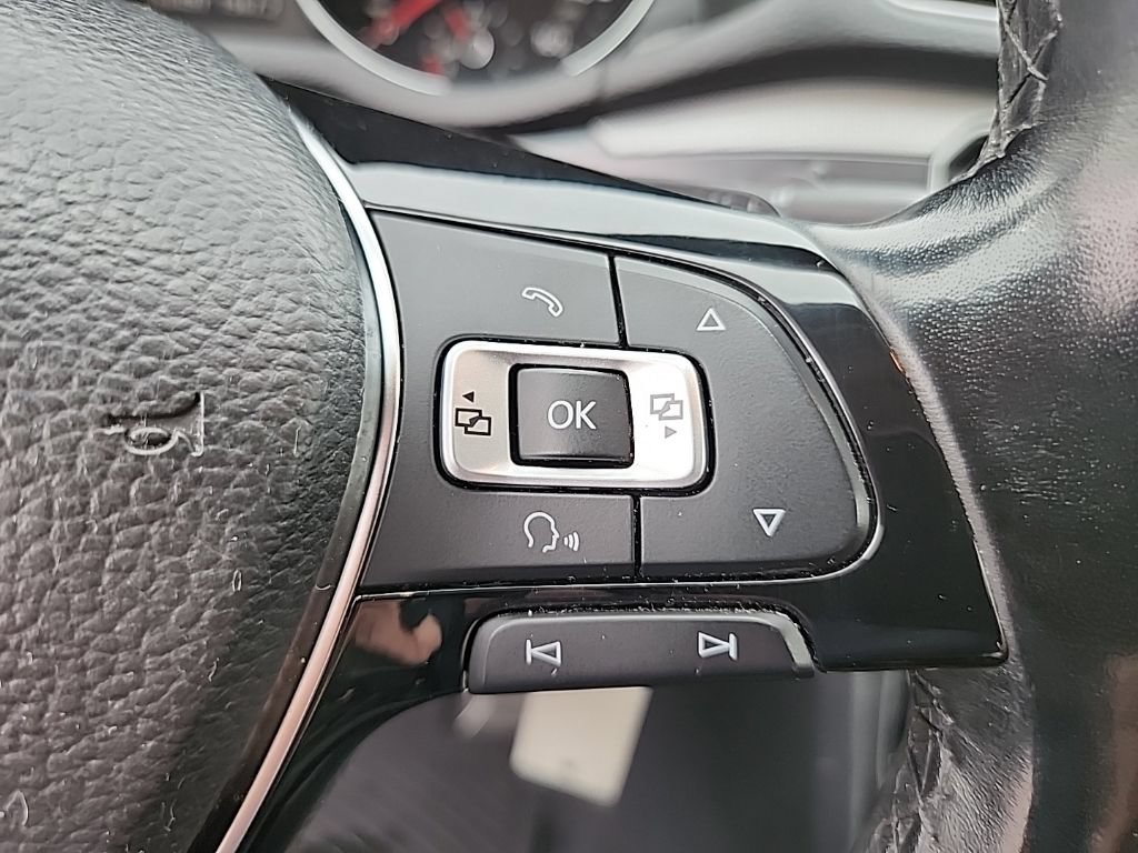 Used 2018 Volkswagen Passat 2.0T R-Line FWD image 13