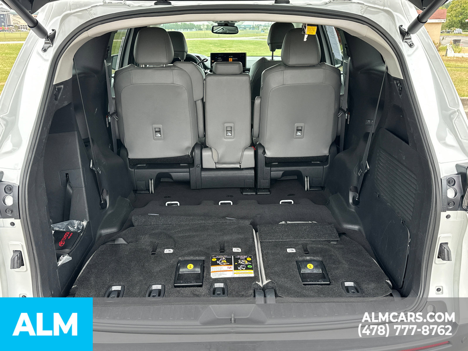 Used 2025 Toyota Sienna XLE FWD image 20