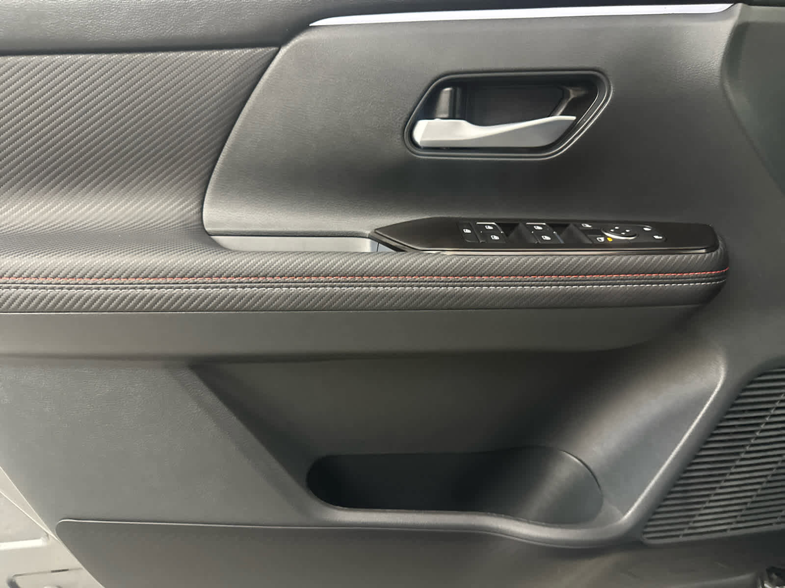 New 2026 Nissan Kicks SR image 14