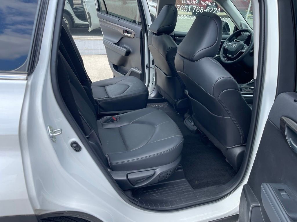 Used 2022 Toyota Highlander Platinum image 6