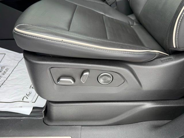 Certified 2025 Cadillac Escalade Premium Luxury image 11