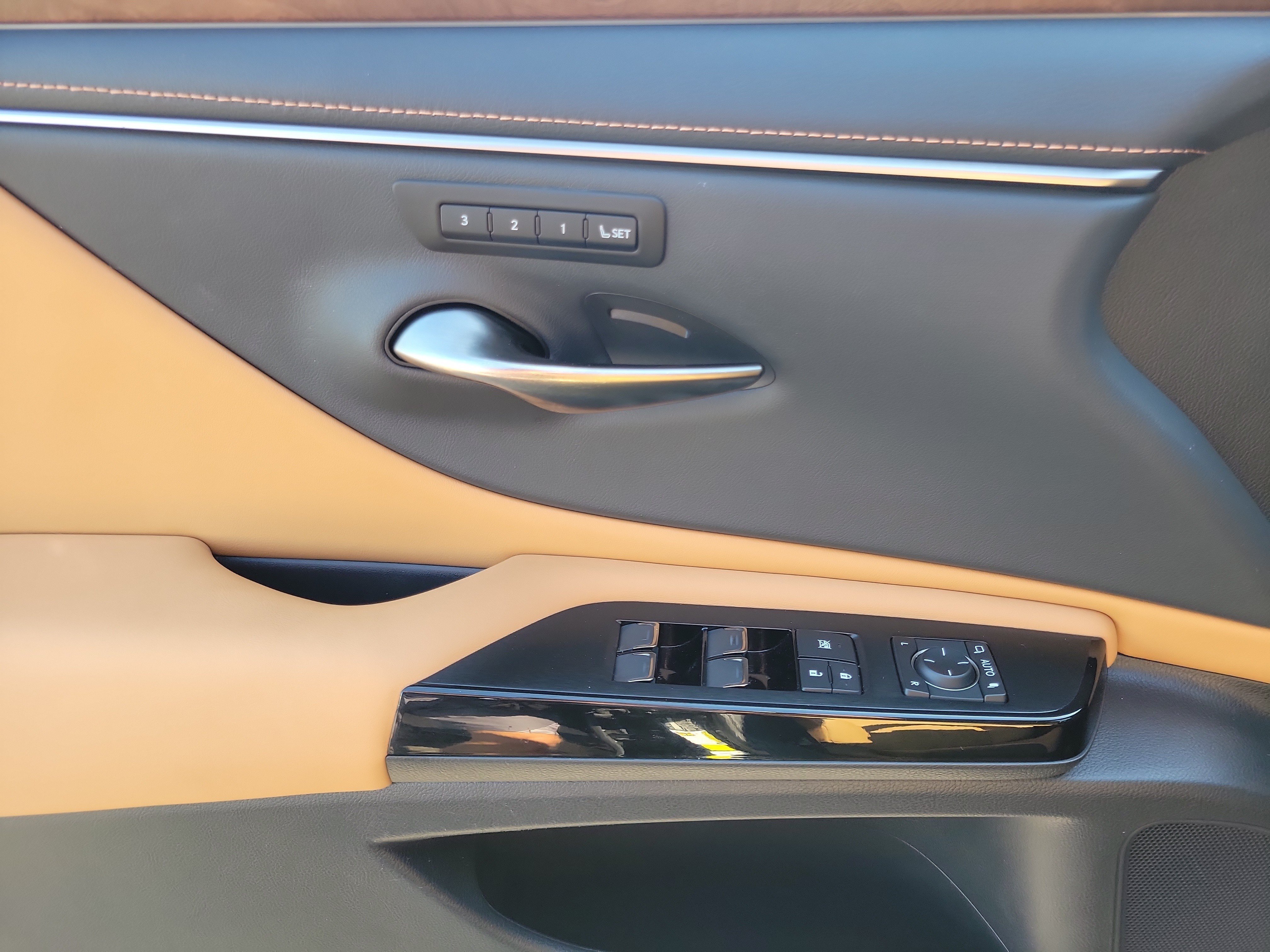 Used 2023 Lexus ES 350 w/ Premium Package FWD image 17