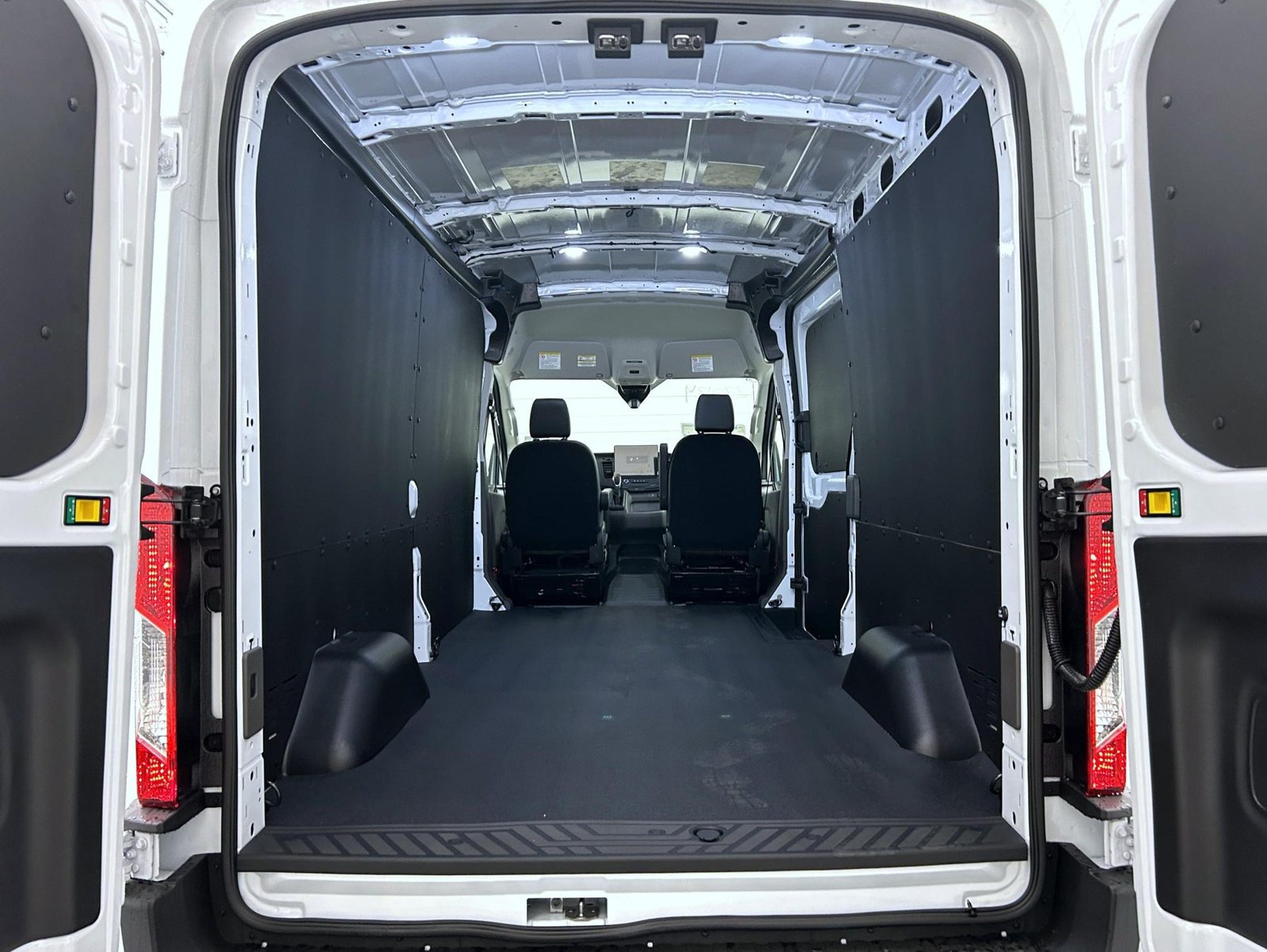 New 2027 Ford Transit 250 148 Medium Roof w/ Load Area Protection Package RWD image 18