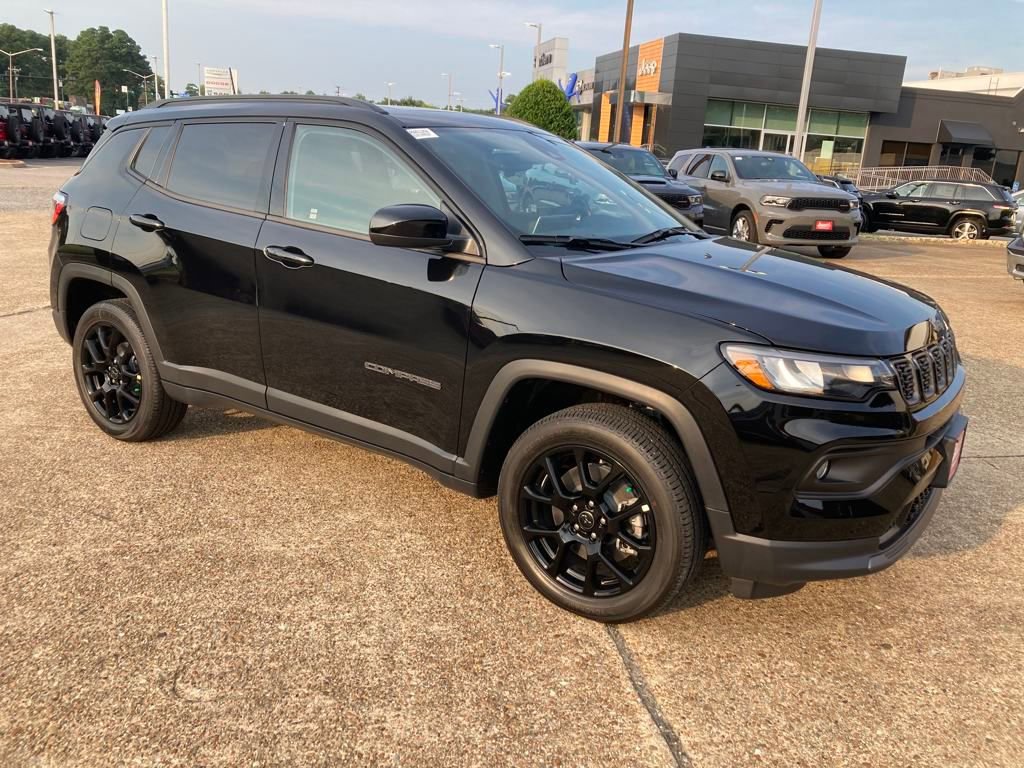 New 2025 Jeep Compass Latitude w/ Sun & Sound Group AWD/4WD image 8
