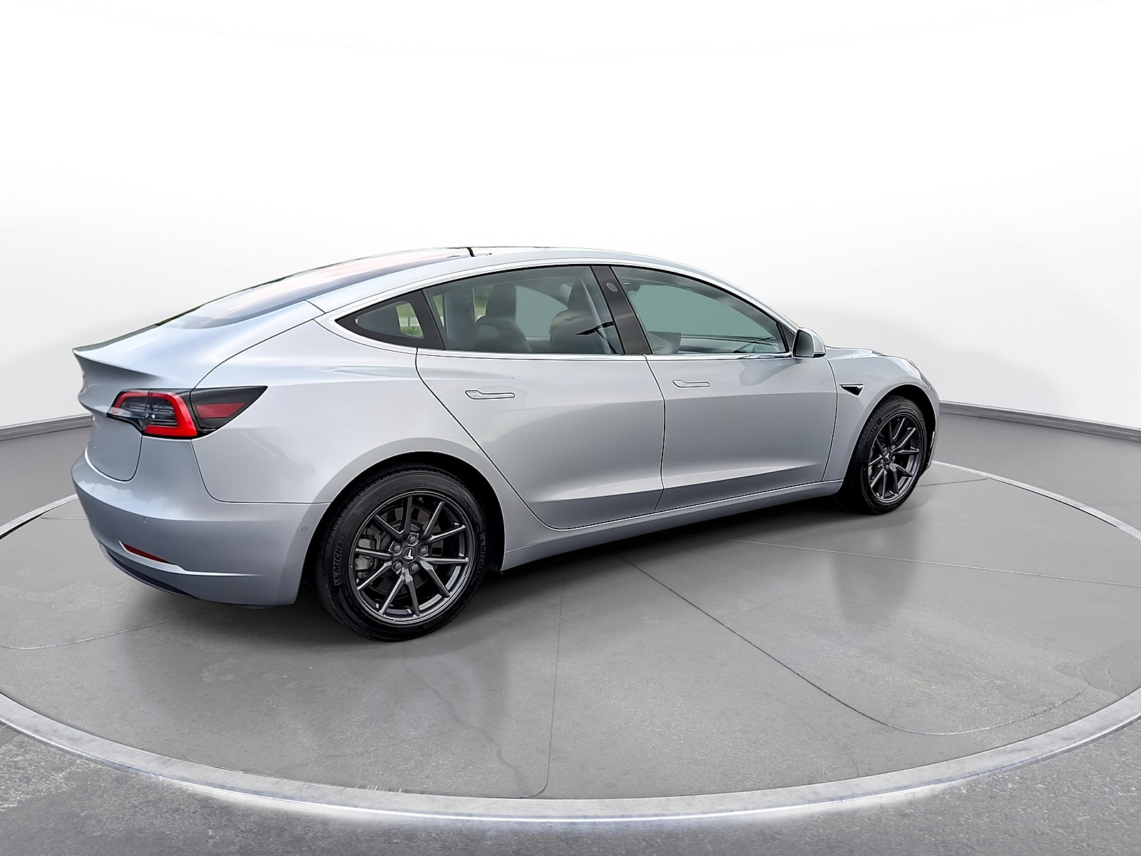 Used 2018 Tesla Model 3 Long Range RWD image 8