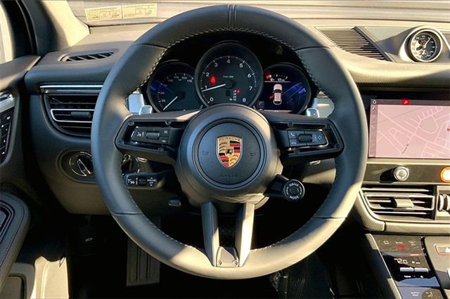 Certified 2026 Porsche Macan AWD/4WD image 7