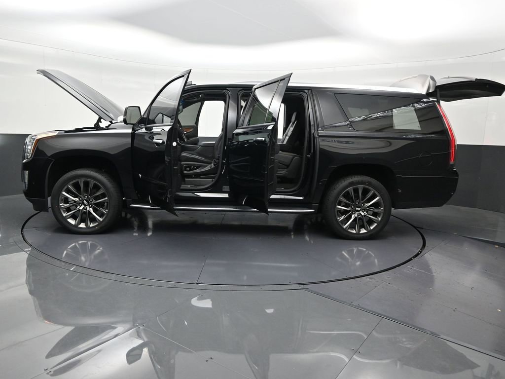 Used 2019 Cadillac Escalade ESV Luxury w/ Escalade Sport Edition image 34