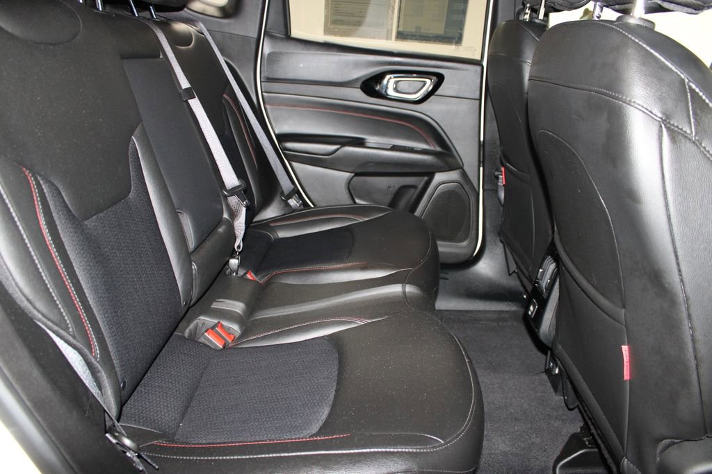 Used 2025 Jeep Compass Trailhawk image 27