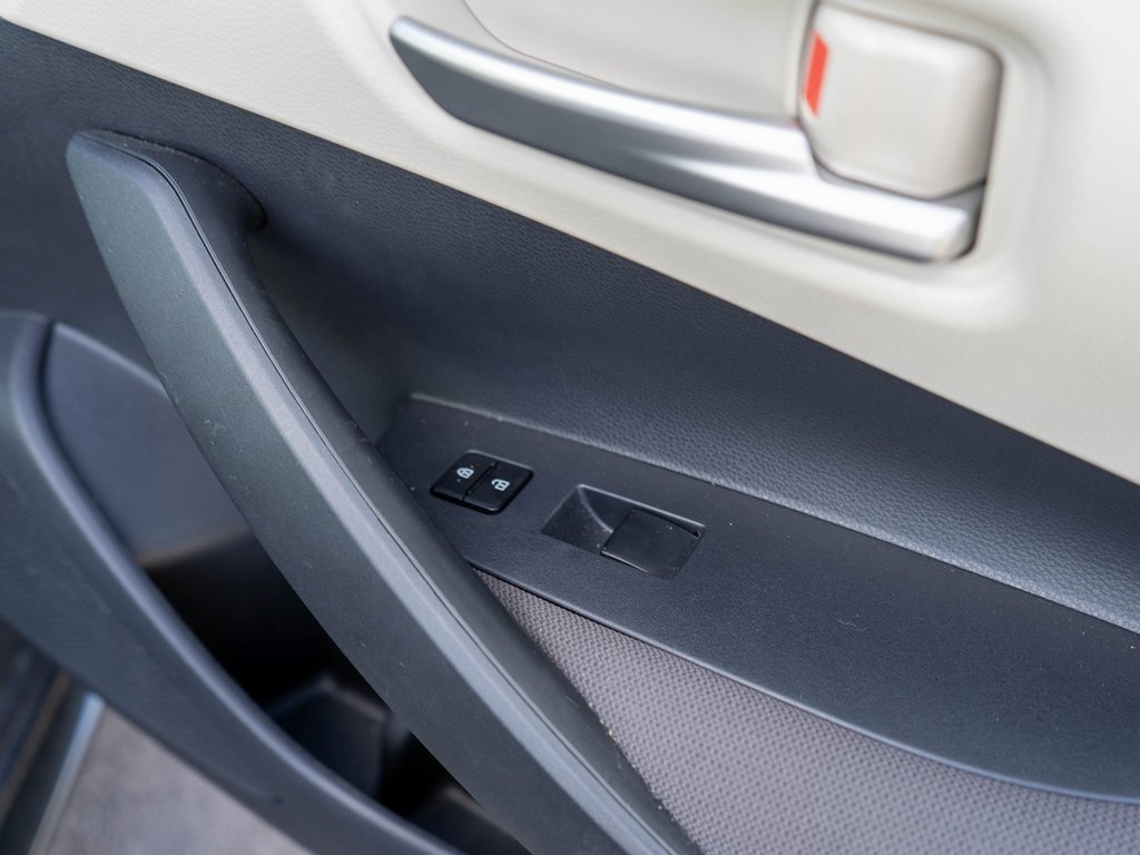 Used 2020 Toyota Corolla LE image 11