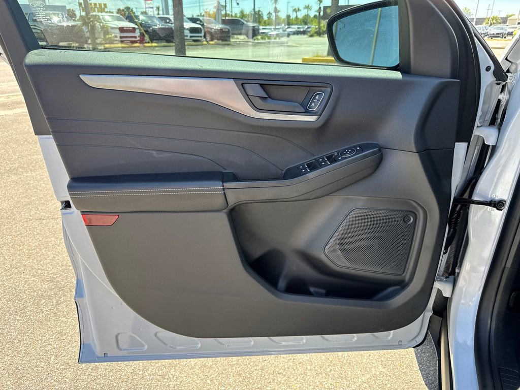Used 2025 Ford Escape Active w/ Tech Pack #1 FWD image 11