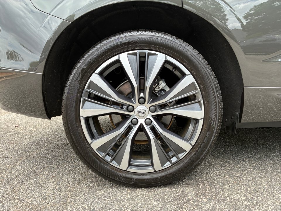 Used 2022 Volvo XC60 B5 Momentum w/ Protection Package Premier FWD image 23
