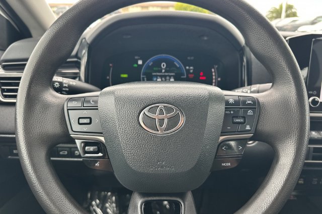 Used 2025 Toyota Camry LE FWD image 25