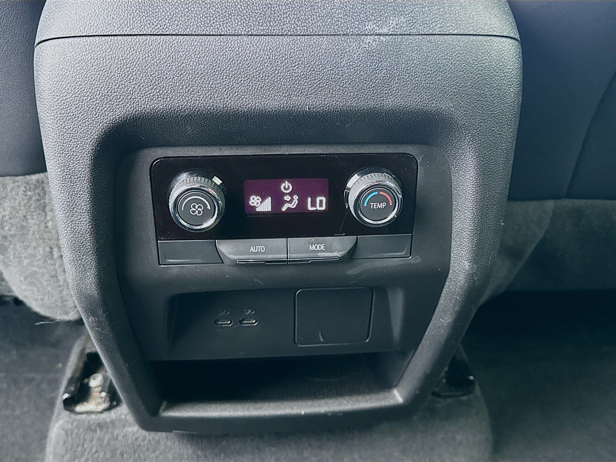 Used 2025 Chevrolet Traverse LT FWD image 16