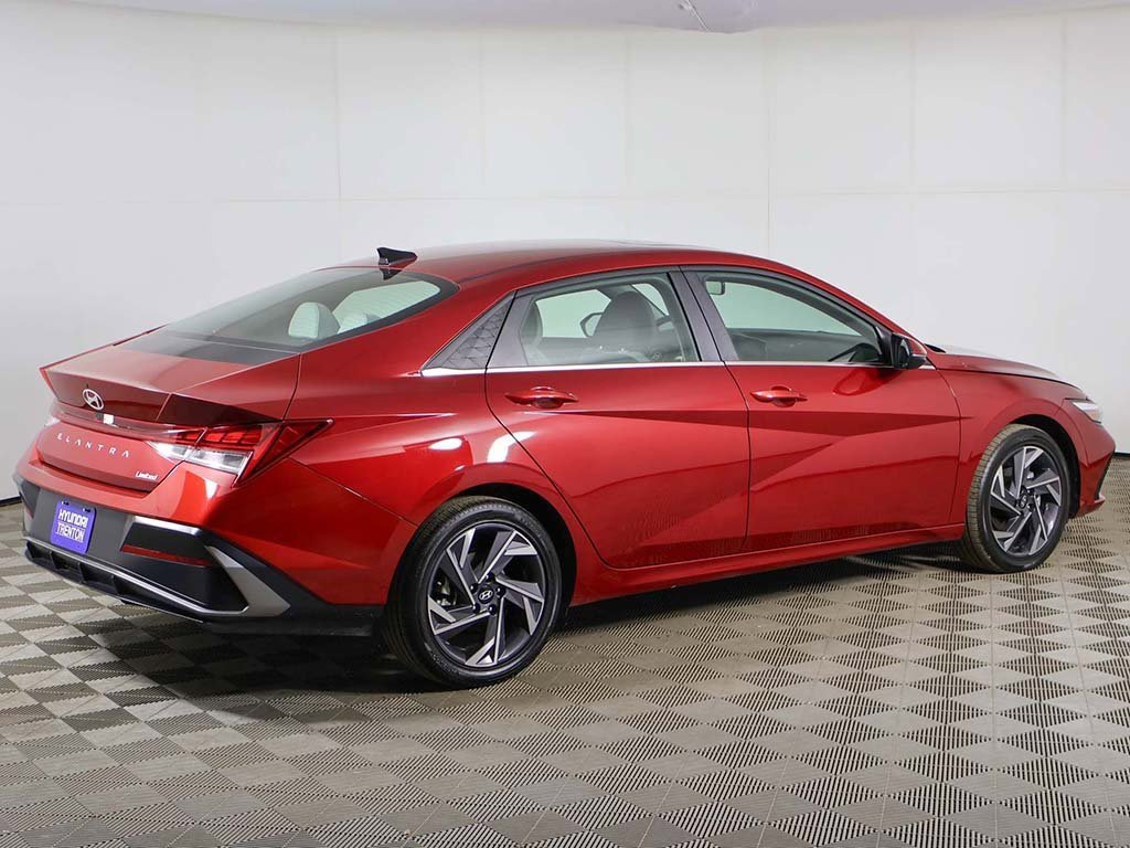 Certified 2025 Hyundai Elantra Limited image 12