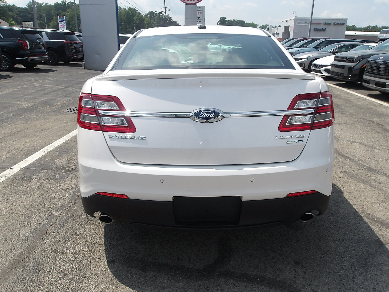 Used 2018 Ford Taurus Limited AWD/4WD image 6