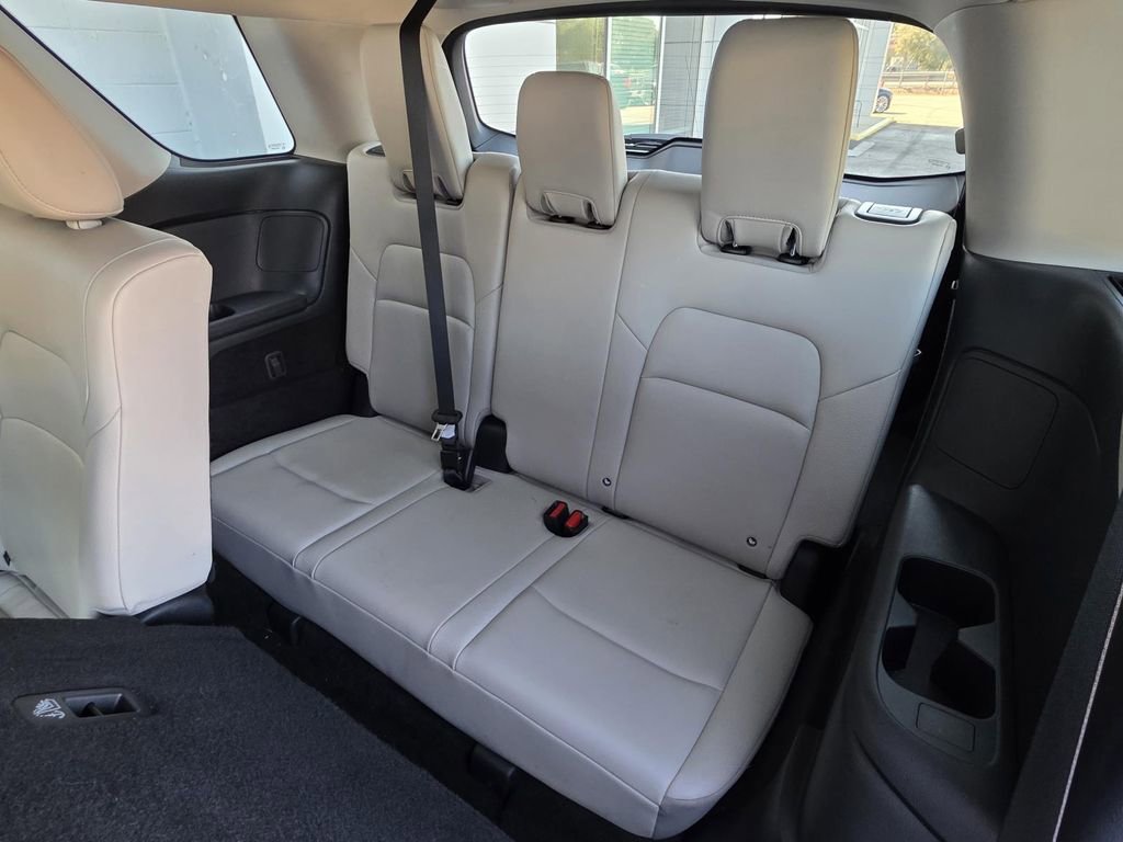 Used 2025 Nissan Pathfinder SL image 14