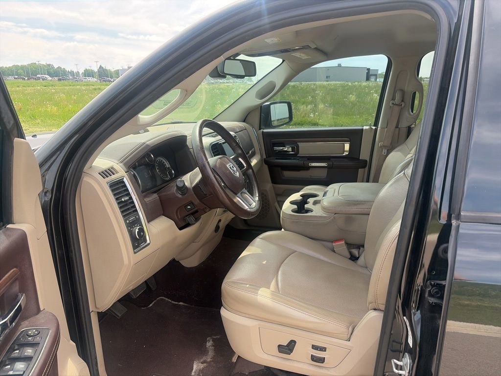 Used 2017 RAM 1500 Laramie AWD/4WD image 10