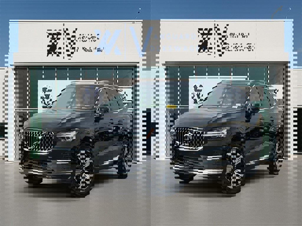 Used 2023 Volvo XC60 T8 Plus image 1